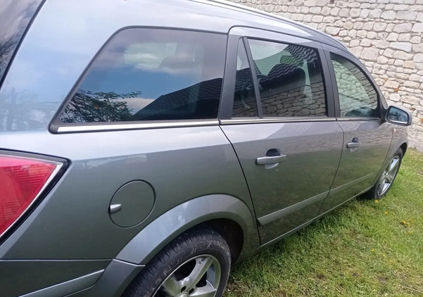 Opel Astra cena 9500 przebieg: 365448, rok produkcji 2007 z Puławy małe 191